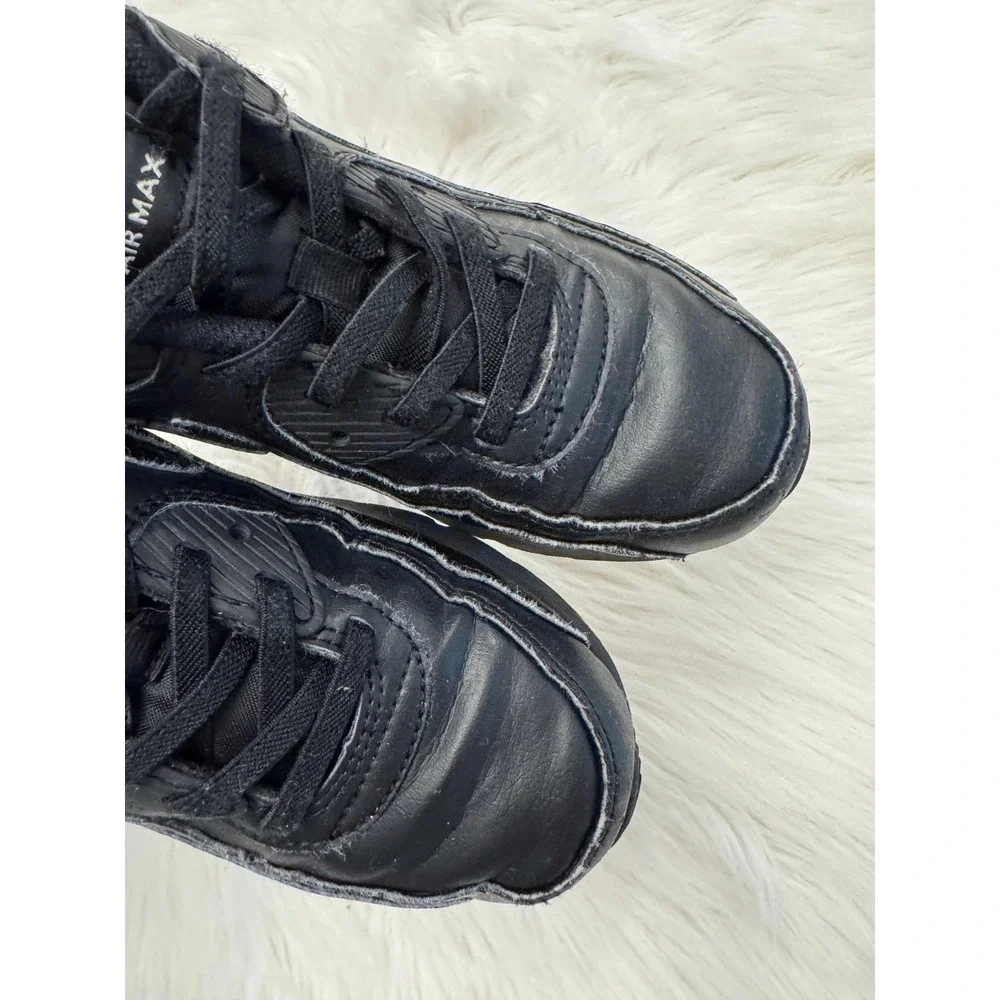 Nike black tennis shoes size 2Y